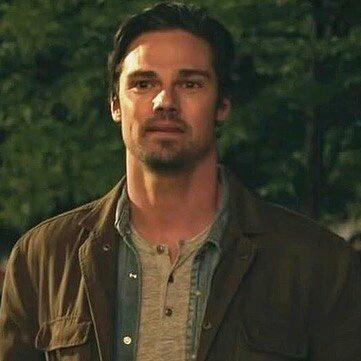 My heart burns there too—! 

/Ben Hanscom

/Ships on chemistry. 

/Bisexual.

/OC/Crossover friendly. 

/IT RP. 

/Semi description. 

RT/♡? Thank you!