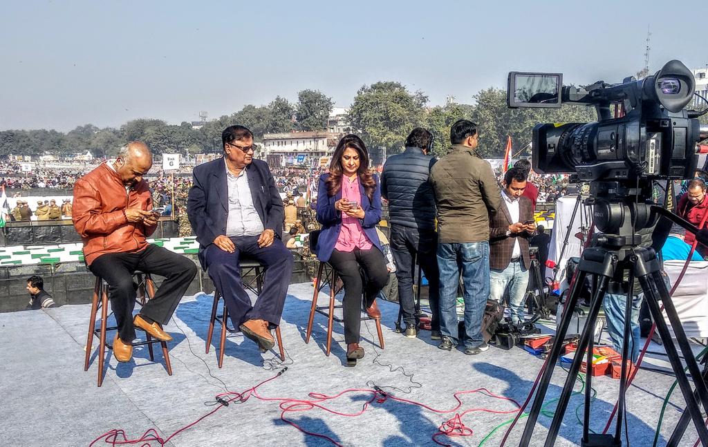 devtripathioo7's tweet image. दिल्ली के मुख्यमंत्री सपथ पर लाइव
#Delhi #sapath