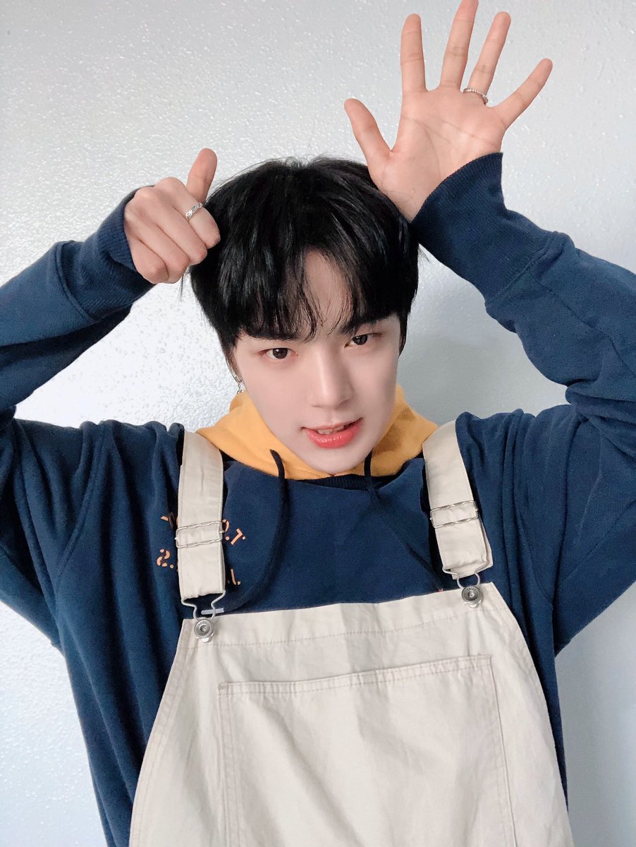 OfficialMONSTAX's tweet image. [#민혁] 6이현보다 잘생긴 나