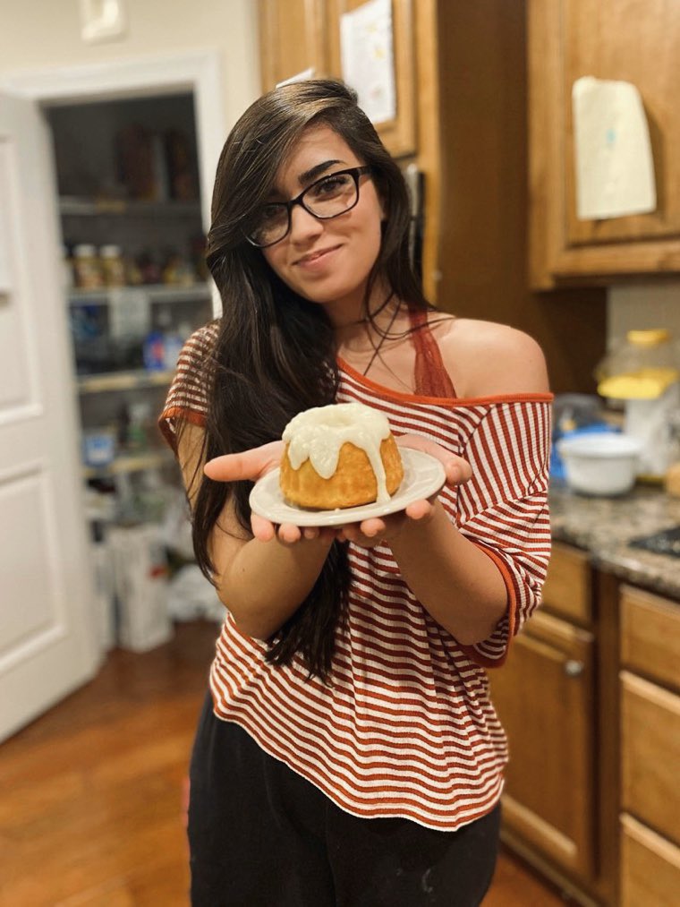 HunnnerrRod's tweet image. “Let me guess, someone stole your sweet roll”