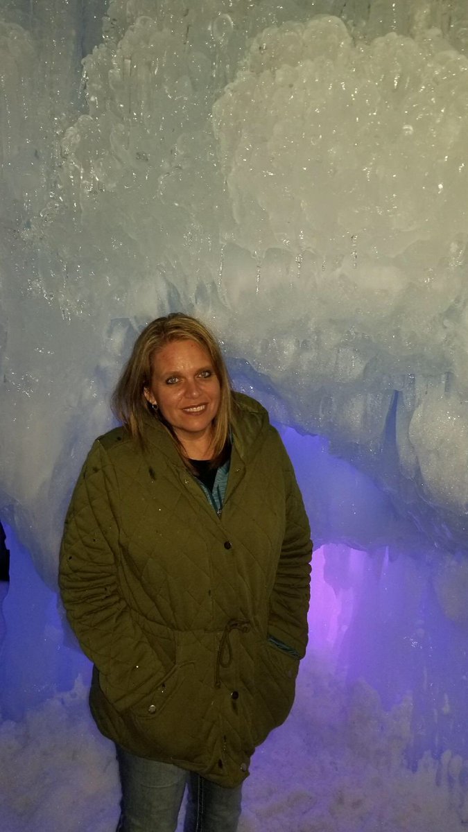 Ice Castles did not disappoint! @JanetTxBlessed @tracied51 @B_BNKS @DrNealHouston @CATEGORY6STORM @1Dbl_Cheese @RebelNurse76 @philipcase_usmc