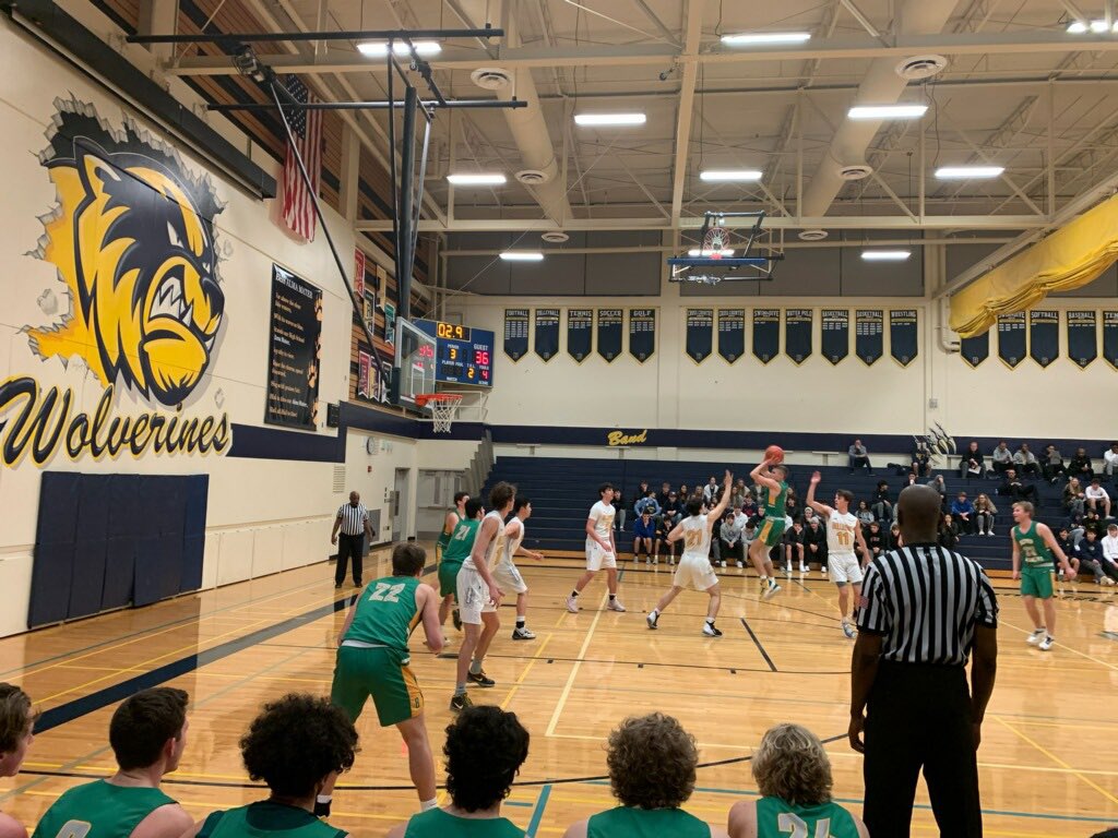 BBHSAthletics's tweet image. Varsity Boys Basketball falls to Bellevue 47-53 tonight in the 1st round of District Championship. Great season Braves! #GoBraves @bishopblanchet
