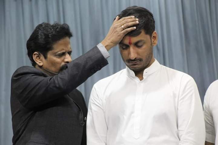 Rohitk18Hit's tweet image. मुंबईच्या नामांकित डॉ. कडे उपचार घेत असताना पार्थ दादा. 
नाही काल सुप्रिया सुळे यांचे वक्तव्य आले होते. #इंदोरिकर  महाराज अंधश्रद्धा ला खतपाणी घालत आहेत म्हणून. सुरुवात तुमच्या घरातून बघा आज रविवार खास तुमच्या साठी.
#IsupportindurikarMaharaj 
#Copypest
@supriya_sule @Awhadspeaks