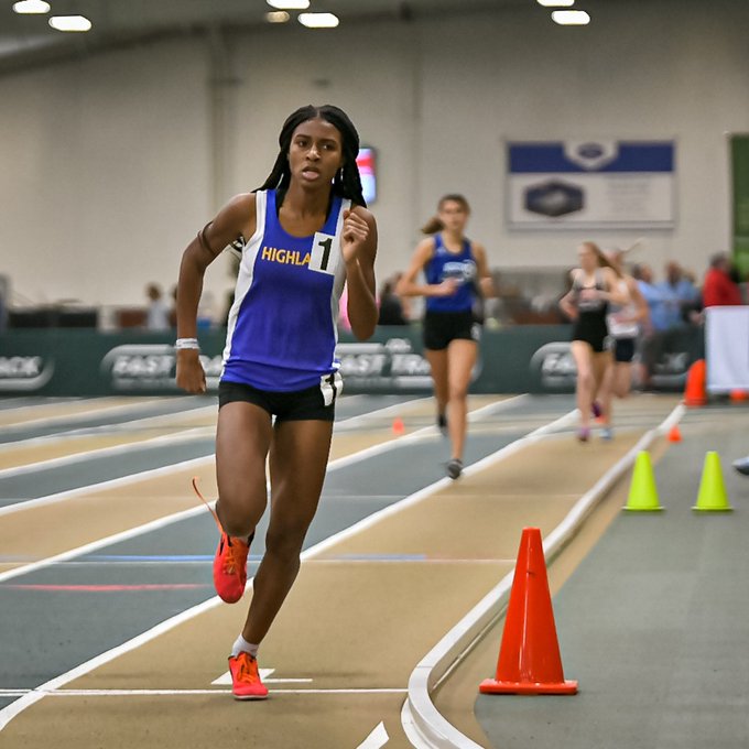 MSCarolinas_'s tweet photo. Highland Tech sophomore Lauren Tolbert dominated the 1A/2A Girls 1000m in 3:03 for her first indoor state title! https://t.co/UMezmYXUc3 https://t.co/9i72lyUp7a