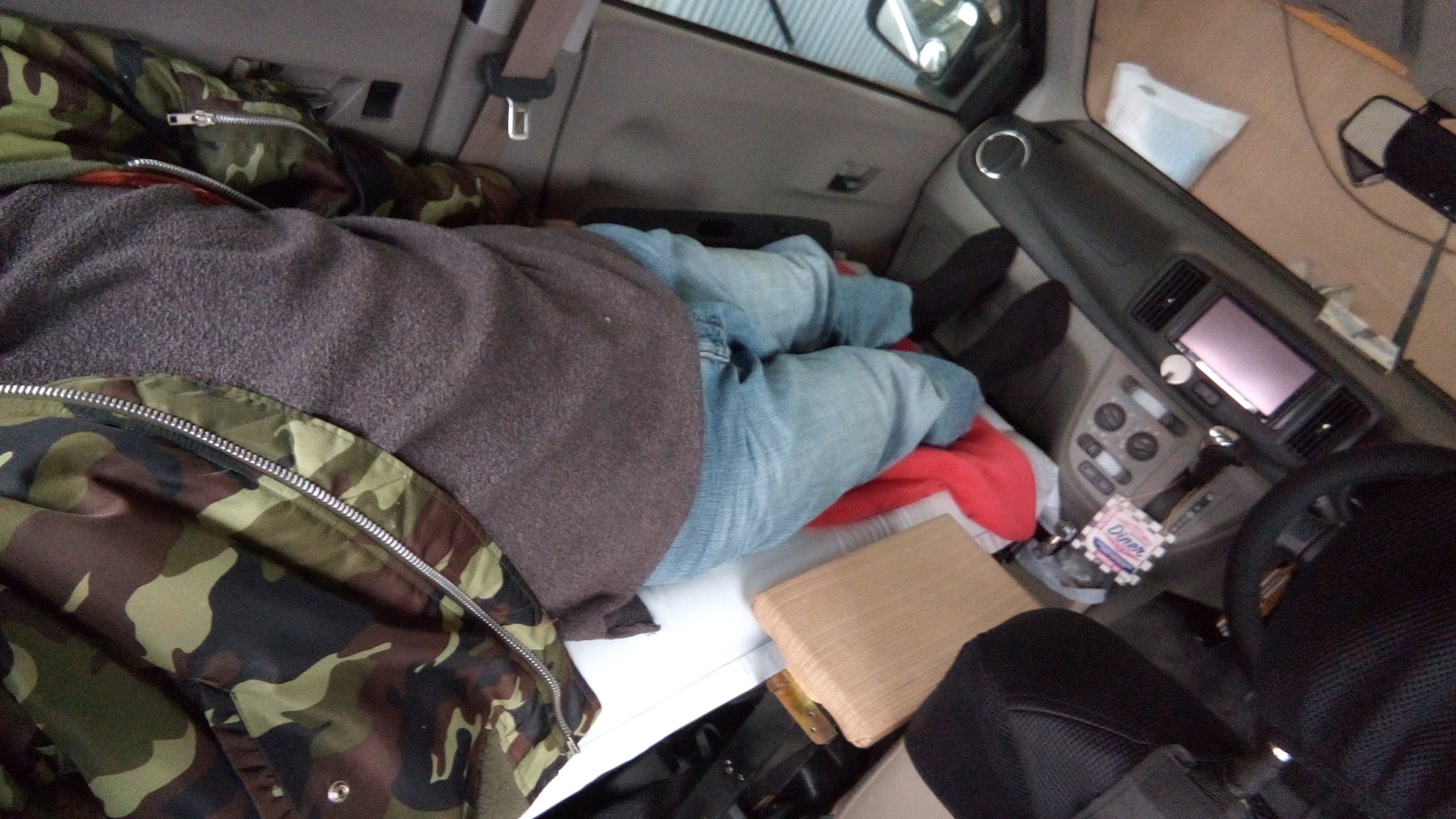 Uzivatel シュンテン Na Twitteru Gwに向けてミライースを車中泊仕様にしてみた 気が早すぎ フラットにしたシートの上に敷いたビーチマットがジャストフィット これなら何泊でも出来るぞ T Co Xdhgkqh0v7 Twitter