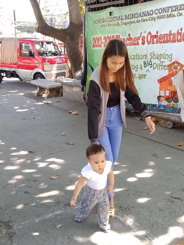 Ang pamangkin kong makulit, na gustong maglakad😊💕