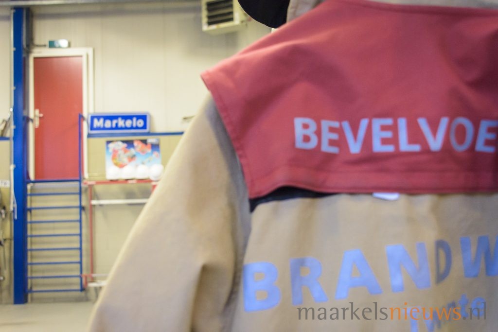 Brandweer haalt dieren uit de put - Zie:. #Maarkelsnieuws.