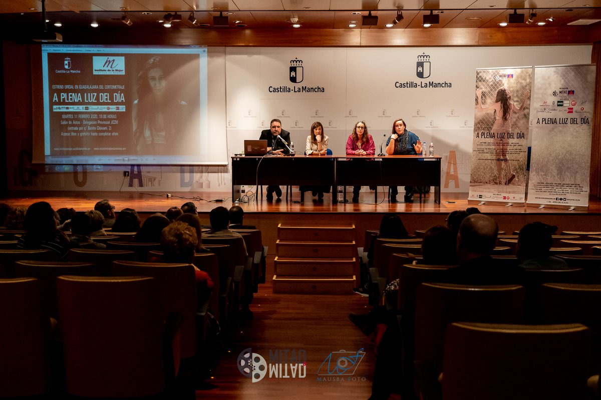 Ya podéis ver en nuestra web una selecta galería fotográfica de la proyección oficial de <a href="/APlenaLuz_/">A Plena Luz Del Día</a> el pasado martes 11 de febrero en <a href="/JCCMGuadalajara/">JCCM Guadalajara</a> en un acto organizado por <a href="/imujerclm/">Instituto Mujer CLM</a> #contralatrata
mitadymitadproducciones.com/aplenaluzdeldi…
📸 Todas las fotos © <a href="/Mausba/">Mariam Useros 📷</a> / <a href="/MitadYMitadProd/">Mitad & Mitad Producciones</a>