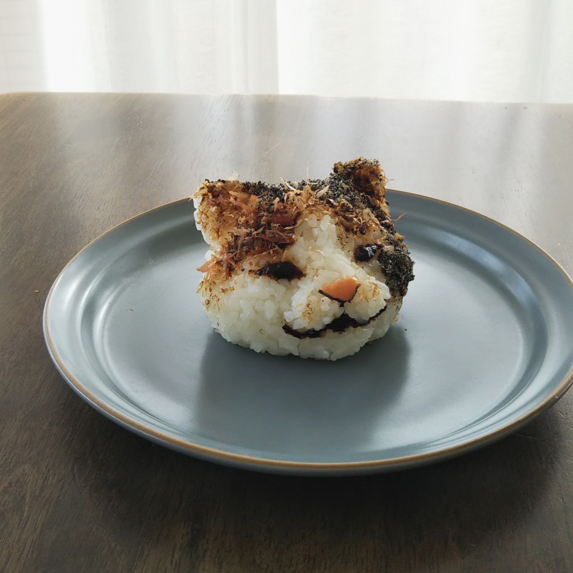 食べにくい リアルすぎる猫おにぎりが話題 話題の画像プラス 食べにくい リアルすぎる猫おにぎりが話題 話題の画像プラス