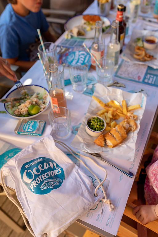 therockfishuk's tweet photo. Children eat with us for £7.95 kids which includes a ⁠
main course + pudding + Ocean Protector Pack.⁠
Book your table at Rockfish here >> https://t.co/RQtvKhDUfH⁠
#oceanprotectorpacks #oceanprotectors ⁠
#rockfish #rockfishlife #therockfish #tomorrowsfisharestillinthesea ⁠ https://t.co/7YGzc38q5p