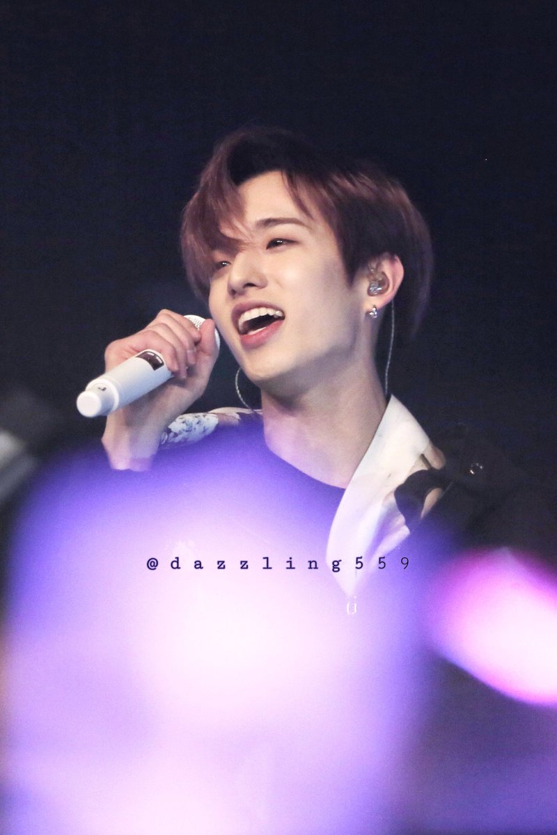 눈 보정안햇는데 저렇게 반짝거림,, 예뻤던,, 18 선물콘 제형이,, 한겨울 라일락빛이던 제형이