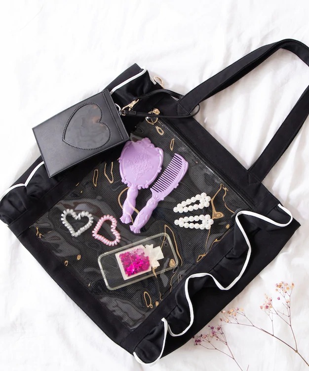 Wego Online Store フリルデザインがカワイイ Lサイズ キャンバスフリルデコトートバッグ 4 399 T Co Rjfyqadzww 大人気のデコバッグに新作が登場 ハートウィンドウのカードケース付き Wego公式通販 T Co