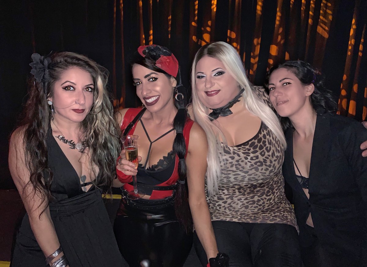 DIVABURLESQUE's tweet photo. https://t.co/GuRcvXuHFF
