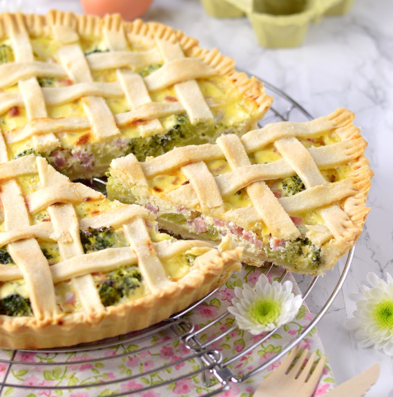 CROSTATA SALATA, BROCCOLI PROSCIUTTO E RICOTTA è perfetta come piatto unico da gustare a pranzo o a cena, magari accompagnata da un'insalata fresca, ma può diventare anche un antipasto sfizioso.⠀
SCOPRI LA RICETTA COMPLETA  ➡️ buff.ly/2D5URkE