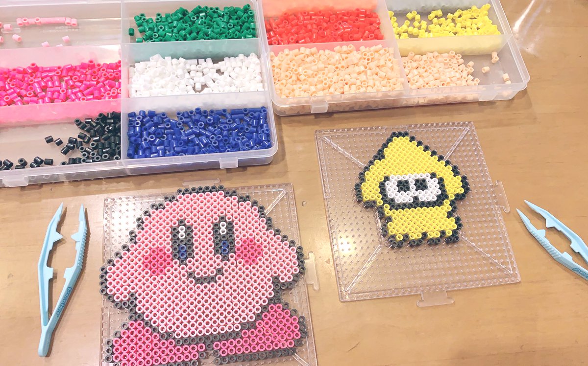 みずき 今まで女の子のいない我が家には縁がなかったおもちゃ アクアビーズ お友達の影響でやってみたいと言うのでさっそく昨日買ってきたら今日は朝から2人でずーっとやってるw やだ カービィも炭治郎もなんか可愛い と思っても私も超特急ver 作っ