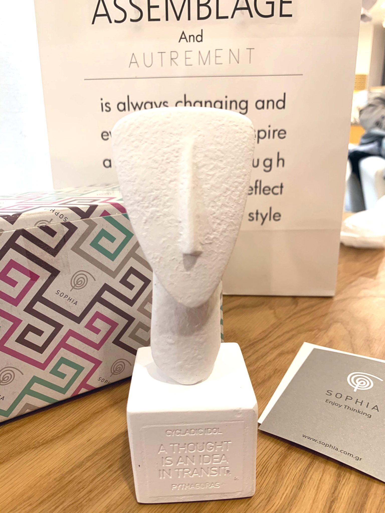 Twitter 上的 藤村シシン 8 19古代ギリシャ女神史 代官山のオシャレが高度すぎる 雑貨屋で キュクラデス文明の像 に ピタゴラスの名言 が書かれた謎の置物があり 迷わず購入しました 時代が00年違うけどまあ同じギリシャだし 考えることは 運ばれている Twitter 上的 藤村シシン 8 19古代ギリシャ女神史 代官山のオシャレが高度すぎる 雑貨屋で キュクラデス文明の像 に ピタゴラスの名言 が書かれた謎の置物があり 迷わず購入しました 時代が00年違うけどまあ同じギリシャだし 考えることは 運ばれている