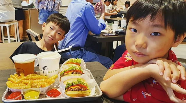 jweiht's tweet image. Mum at work today, helper's off day.. So boys left to our own devices 🤘🏼👊🏼 ift.tt/37y6P2q