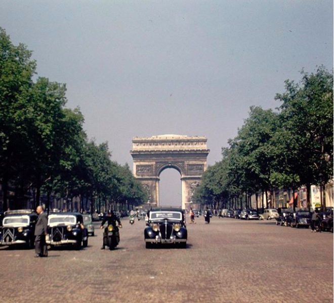 Goedemorgen, hierbij het mooie plaatje van deze week. Fijne dag vandaag.

#1949 #paris #champselysees #citroen