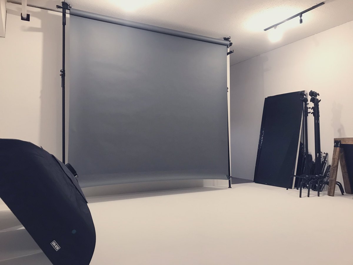Studio Benben Twitterren こんにちは Studio Benbenです 最近背景紙 のご利用が多くなっております 2 72m幅の背景紙を垂らしても両サイド照明機材セッティングの幅がしっかりと確保できるので 非常に好評です 撮影スタジオ 格安スタジオ 東京都千代田区 撮影会
