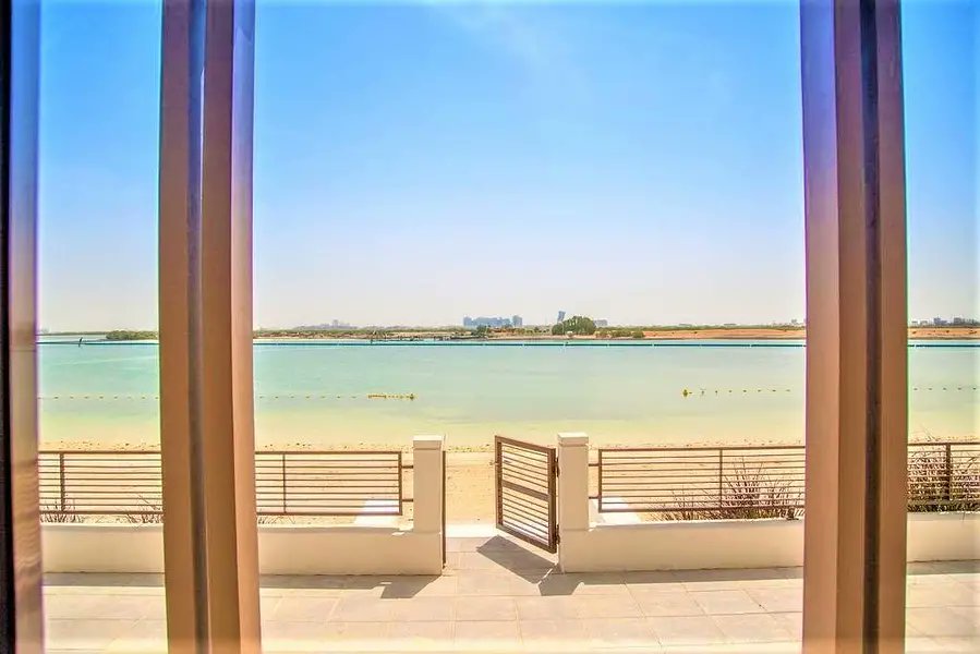 Venithco's tweet image. Beach Front 5 BEDROOMS Villa For Rent in Najmat, Al Reem Island, Abu Dhabi.

💰 280,000 / YEARLY 
For more detail and viewing please contact us

☎️ 025566002
📩 info@venithco.com

#alreemisland #alreemislandabudhabi #propertyforrent #abudhabi #uae #inabudhabi #villaforrent