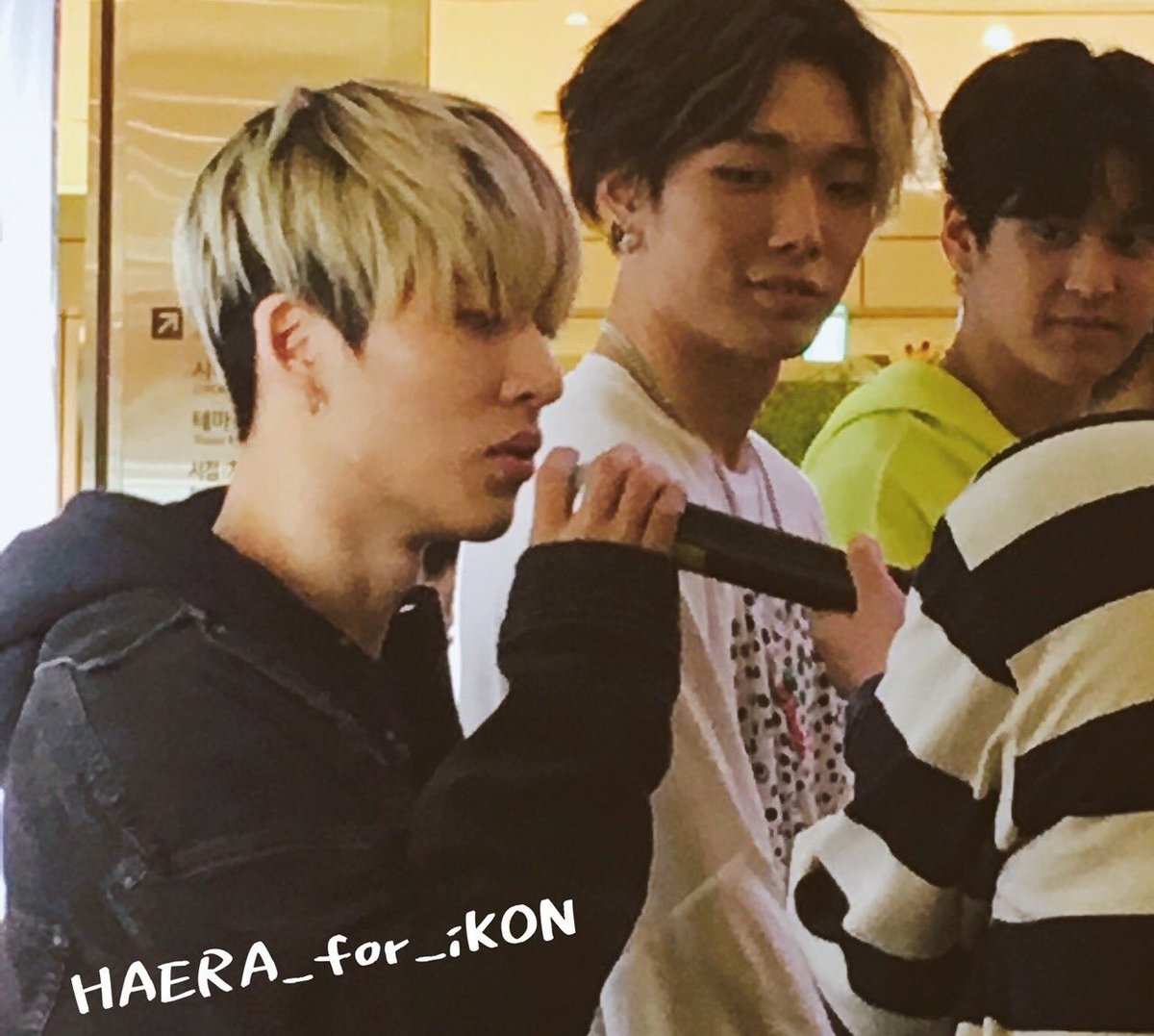 the way Jiwon looks at Hanbin 