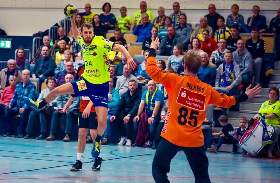 Heute ist Heimspieltag✔️
Am heutigen Sonntag trifft der HC Empor Rostock in der OSPA l Arena auf den TSV Altenholz. Anpfiff der Partie ist um 16.30 Uhr. Wer nicht vor Ort ist, kann das Match live auf sportdeutschland.tv erleben. 
(Foto: Sebastian Heger)