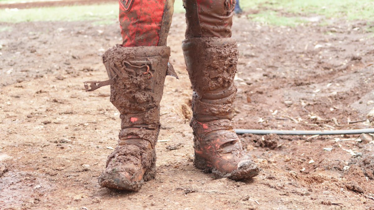 Don't forget your shoe game, a little bit of drizzle on ground #MX4Life #KTM #Motocross #FIMAfrica
