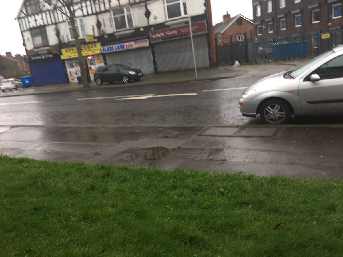 4 months on - yesterday watched this VW Polo drive off the pavement at pace rejoining the road it should have never left in the first place  #SladeLane  #Burnage  #pavementparking  https://twitter.com/citycyclists/status/1228619234831409152?s=21