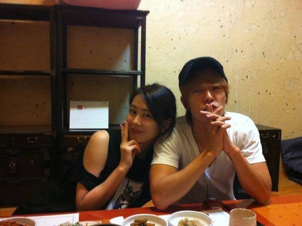 when heechul, donghae &amp; son yejin had a meal together, the restaurant owner only knew heechul &amp; yejin so she asked donghae "who are you?", donghae replied "i'm kim heechul's dongsaeng, kim donghae!"