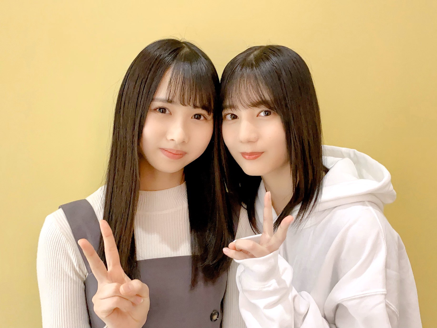 日向坂46 小坂菜緒　上村ひなの　直筆　サイン　生写真　ヤングジャンプ 日向坂46 on X: 