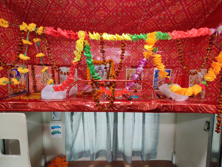 EQ4gN6xU0AII3OY?format=jpg&name=900x900