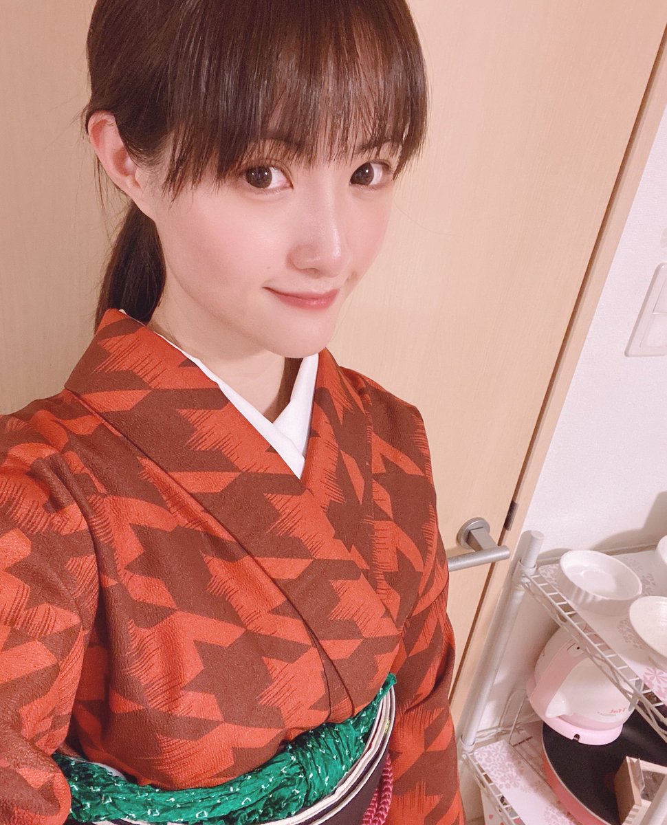 hikki_lurver's tweet photo. #16YearChallenge (Life β and looks β after high school CAN get better!)
Granted I do have the help of a smartphone filter π
High school (no self-esteem, hated myself) vs. Now (has confidence, lives in Japan, speaks 3 languages, Mastersβ degree, no debt, marrying a ππ» guy) https://t.co/zPnNY3D3Qo