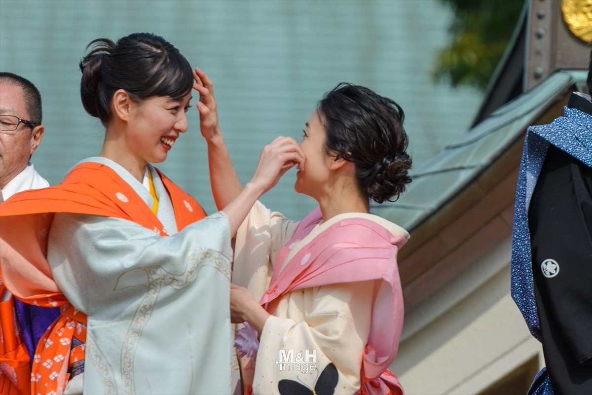 9520342's tweet photo. #大島優子 #戸田恵梨香 #林遣都 #松下洸平 #大阪成田山不動尊 #スカーレット #女優 #朝ドラ #朝ドラスカーレット #節分 #豆まき #oshimayuko #todaerika #hayashikento #matsushitakohei #nhk #february #setubun https://t.co/574RRpIlmW
