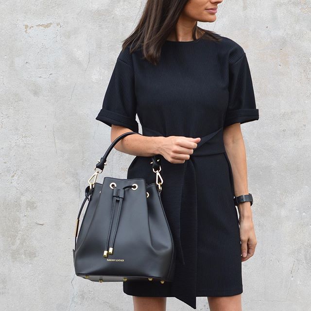AvalinaLeather's tweet photo. The Vittoria Leather Bucket Bag

Genuine Tuscany Leather with golden hardware. https://t.co/Im5hf9BrxX