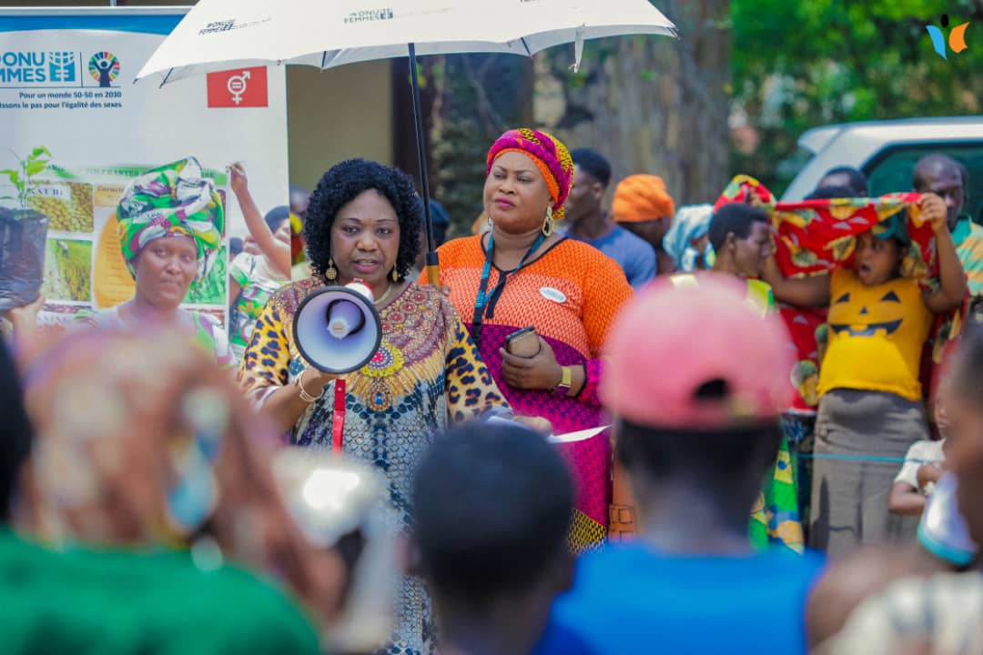 vouofobrondon's tweet photo. #Burundi 250 femmes et filles victimes des inondations de #Buterere ont été assistées. Chacune a reçu un sceau, un kit de dignité, des vêtements et des savons .
 @rotaract
@goforimpact  @UNWomenBurundi 
@JennetKem @ZKavuma 
@phumzileunwomen @OulimataSarr @unwomenafrica 
@UN_Women https://t.co/WSFW3rwXBE
