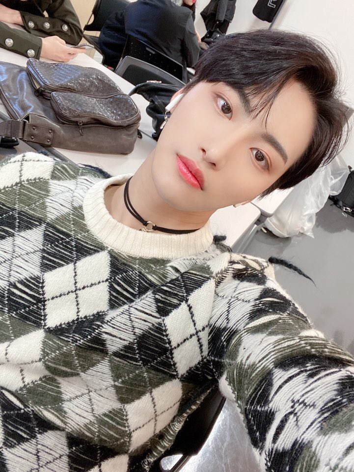 ATEEZofficial's tweet photo. [#성화] 에이티니 오늘 셀카 파티 가자🥳
#ATEEZ #에이티즈 https://t.co/MBBaZfi6sT