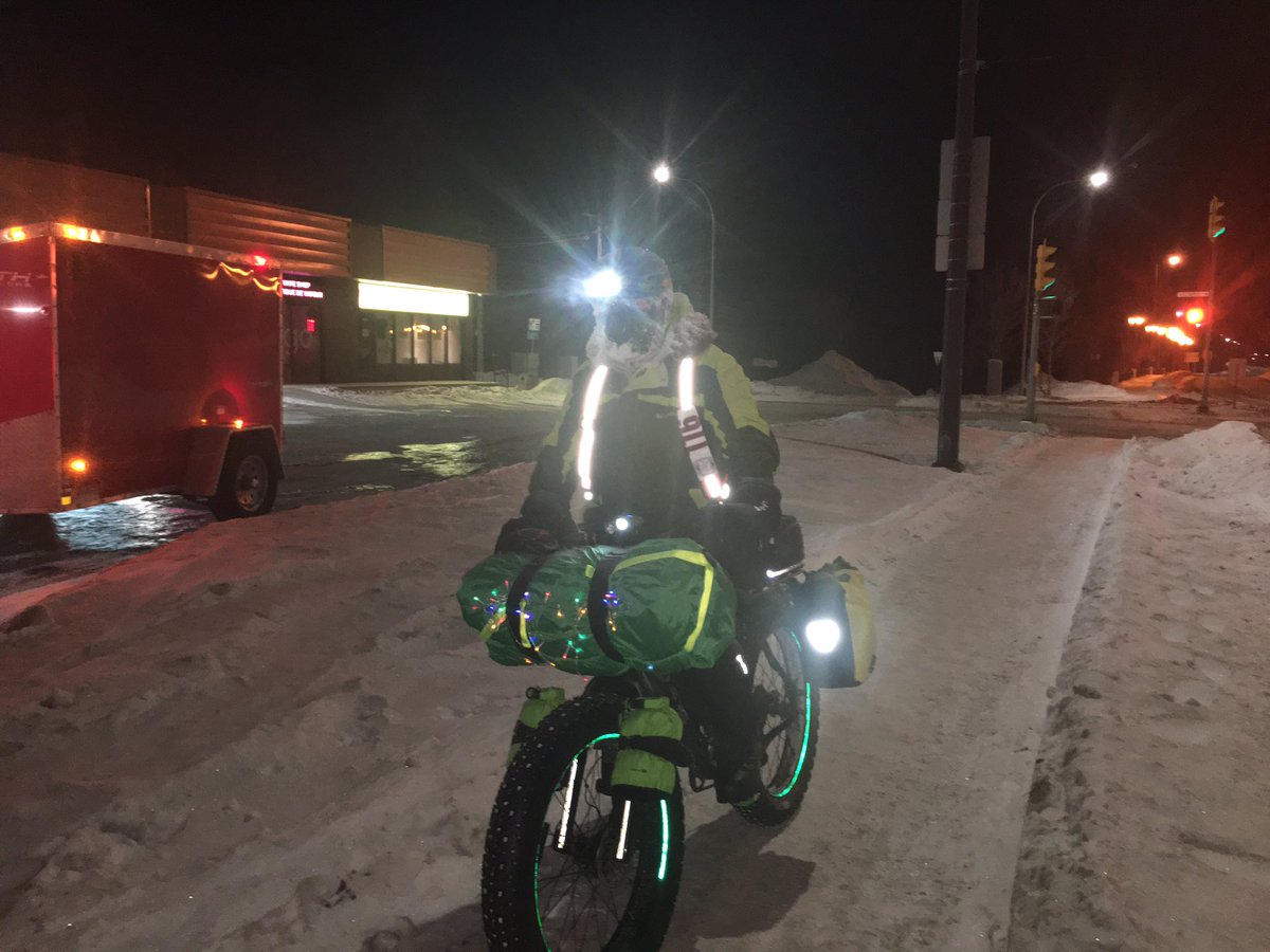 MBFatbikeAdvent's tweet photo. @ActifEpica Last 200K Fatbiker 101 Jimmy Aspras is riding thru St Norbert to the UofM CP ... with Fat Tom K ‘shadow’ roving behind.  Go Jimmy!❄️🚴🏻‍♂️👍 https://t.co/jNYKJsDm8T
