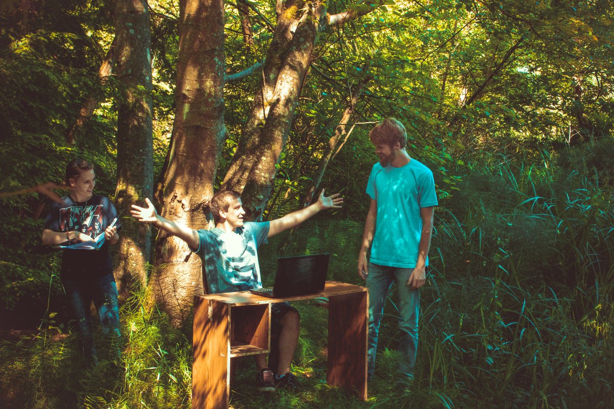 TommyDoesItAll's tweet photo. A throwback to a simpler time, directing @BrianCyburt on our first project together. #nothingschanged #everythingsdifferent (And Austin laughing at both of us)
#indiedirector #indiefilm #indie #artist https://t.co/abFKenbGVo