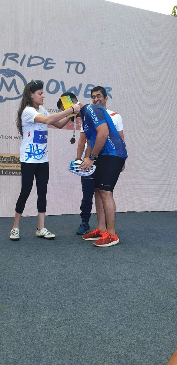 mpowerminds's tweet photo. Mrs. Neerja Birla and Mr. Praveen Pardeshi felicitate the ambassadors and Mumbai based triathletes with medals! #RidetoMpower https://t.co/1BD0NUo0FD