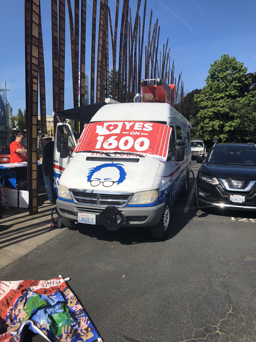 RedBeretsM4All's tweet photo. @Thorn215 @progressive_her The #BernieVan is in Vegas??!
Here it was in 2018 in Seattle for @WholeWashington💯🍎🏩‼️ https://t.co/fyKPYgabUu
