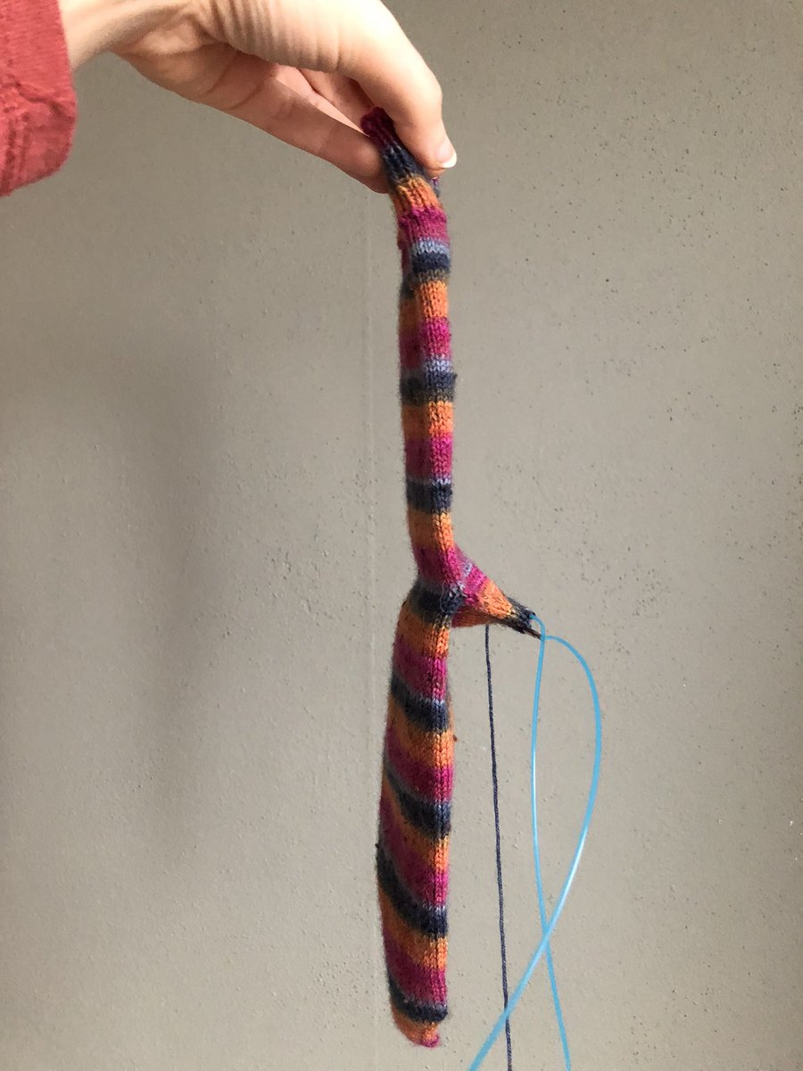 InkyPatchface's tweet photo. Almost done with kitting my second heel. These socks will go toward a co-worker who turns 50 this April. She has helped me so much at work this year, checks in with me every week, had her own ups and downs too, but álways works extremely hard for the people at the municipality. https://t.co/ze6nmLkUtc
