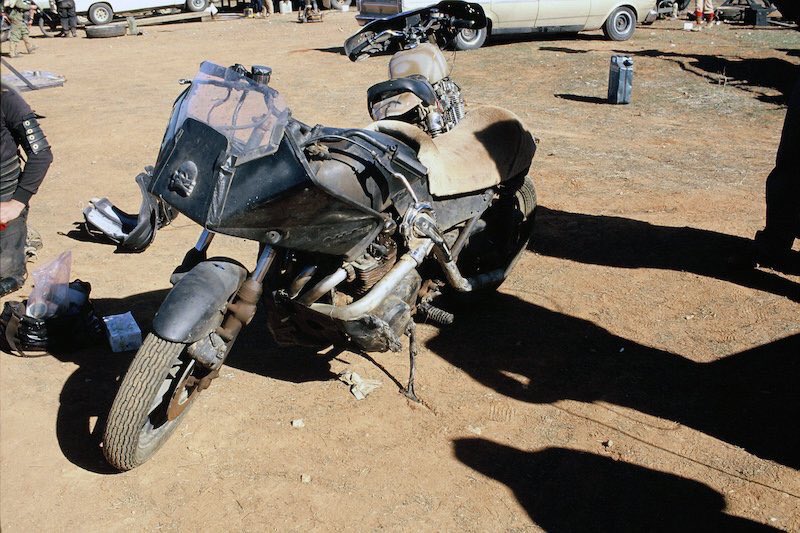 シタデルの工作室 ウェズ バイクのベース カワサキｚ1 コイツのホイールをセブンスターキャストにし ベッターのカウルを装着し ミスターターボのターボキットを組んで リアフェンダーをチョップドして サイドカバーを適当な板張りにしてと改造してと