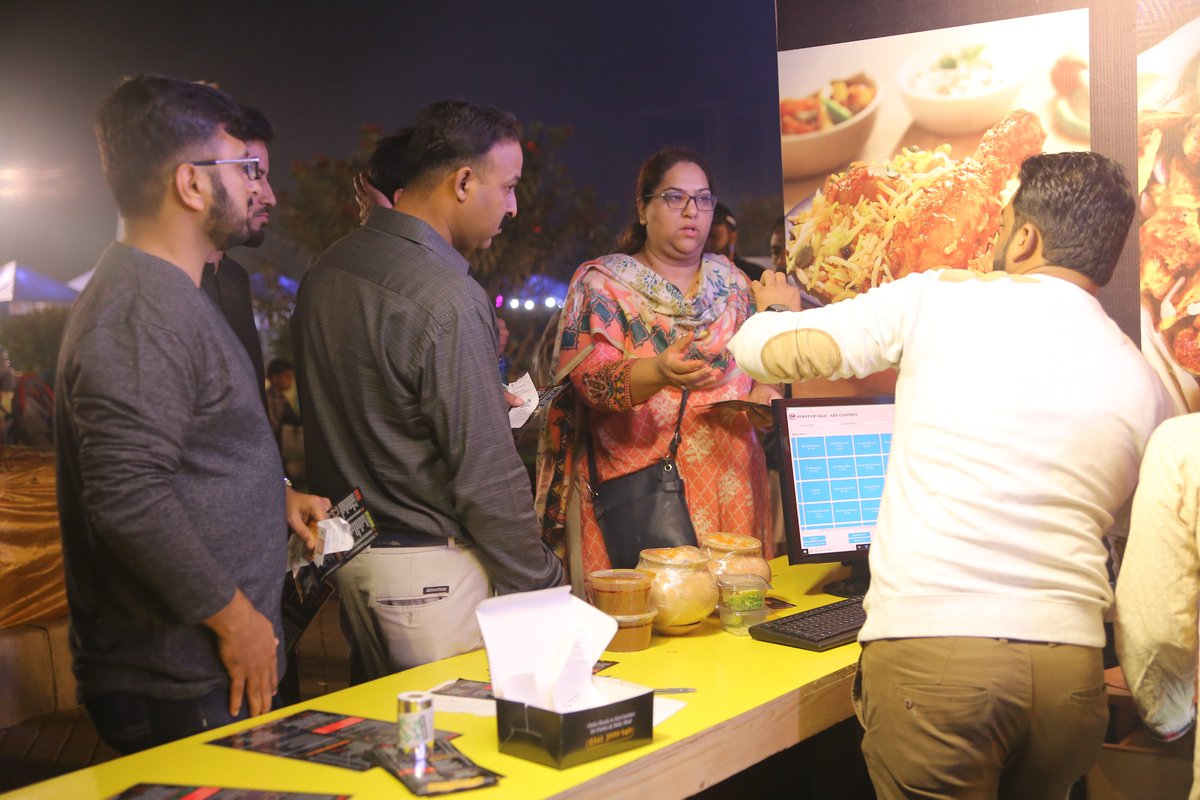 arydigitalasia's tweet photo. People are seen enjoying the mouth-watering food here at Day 3 of Pakistan's Biggest Family Food &amp; Music Festival #ARYFeast at #BeachViewPark, Clifton ‼
#Follow @aryfeast for more updates
#Ariel #TapalDanedar #NestleEveryday #ARYDigitalNetwork #FamilyFestival #FoodFestival https://t.co/6nVXnyEV1f