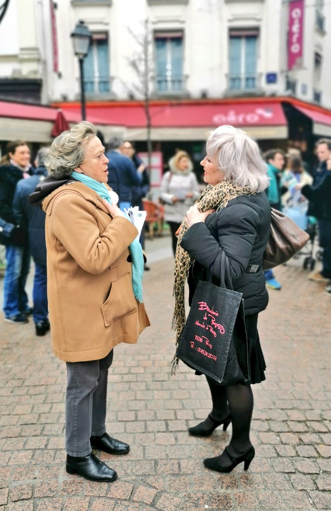 BeatriceMarre's tweet photo. Malgré le vent, nous étions présents ce matin à Passy et la Porte de Saint Cloud pour vous présenter notre programme pour le #16e et vous inviter à notre prochain café débat sur la mobilité et la végétalisation dans nos quartiers. https://t.co/1Ib35JCJTn
