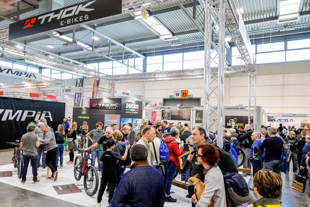 Tantissima gente anche oggi, secondo e ultimo giorno della nostra fiera... speriamo la soddisfazione sia grande tanto per i visitatori quanto per gli espositori!
#CosmoBikeShow #CosmoBikeShow2020