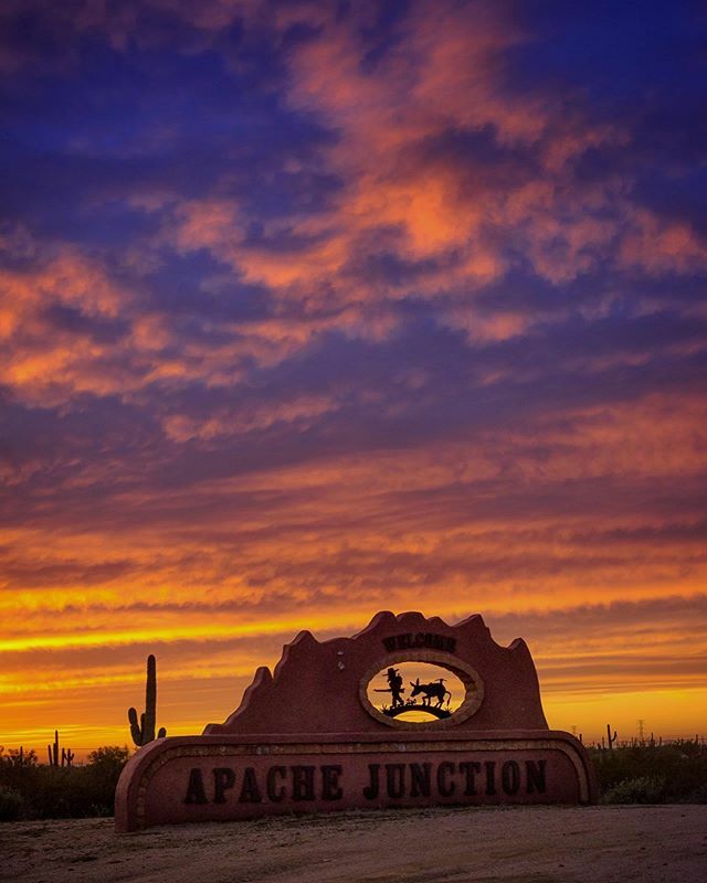 frankvazquez's tweet photo. #arizona #apachejunction #sunset https://t.co/v0linbY6Gf https://t.co/iNCxfVWGLd