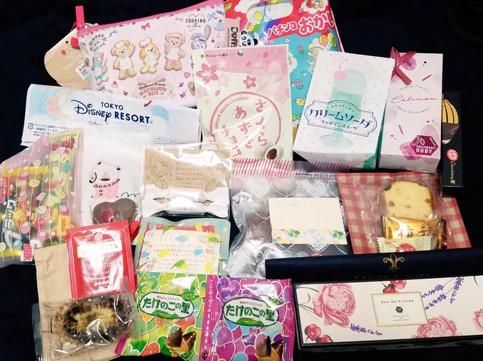今日のCC福岡51にて、スペースへお菓子やお手紙、お土産などお持ち下さった方々本当に有難うございます…!一つ一つ大切に戴きます! 