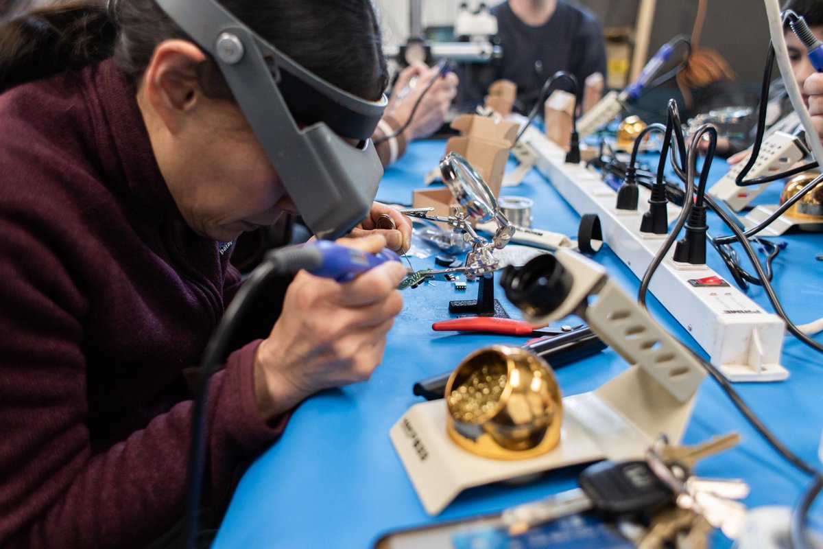 sshchicago's tweet image. Yesterday we had a highly successful soldering workshop led by Phil and Dmitriy, and sponsored by @hakkousa at our space! Scroll through for some photos - thank you to @hakkousa for your generous sponsorship and hope we can do it again soon! #hakko #solderingisfun #solderingtools