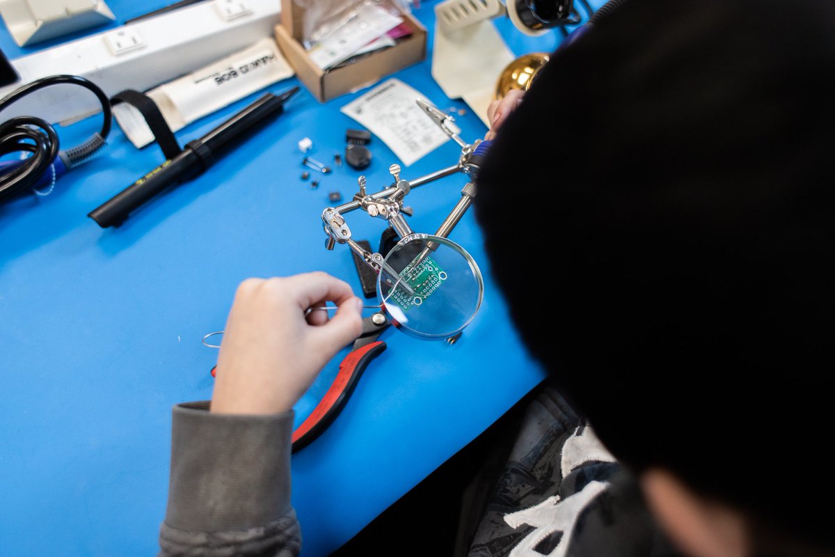 sshchicago's tweet image. Yesterday we had a highly successful soldering workshop led by Phil and Dmitriy, and sponsored by @hakkousa at our space! Scroll through for some photos - thank you to @hakkousa for your generous sponsorship and hope we can do it again soon! #hakko #solderingisfun #solderingtools