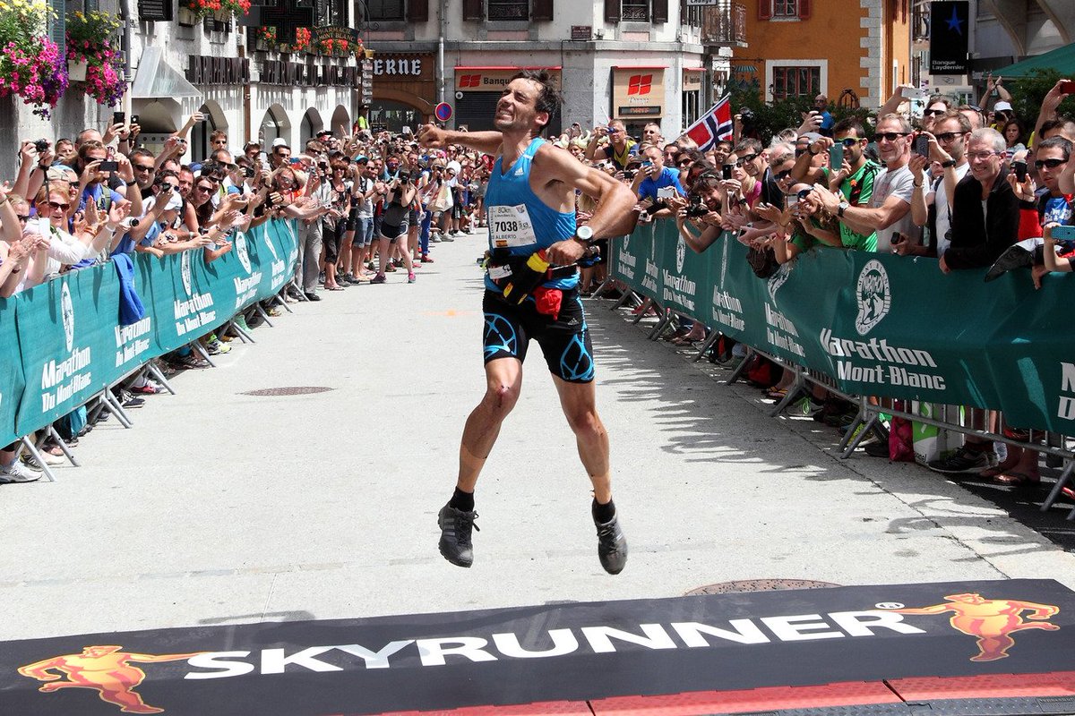 vincentgaudin's tweet photo. On parle souvent de Kilianito, XavXav ou CowBoyJim mais il y a LuisAlberto. Le coureur ultime, l'animal brut, et le seul à avoir battu à la fois Kilian et François. Ici en 2014 à Chamonix devant François, jusqu'au bout mais Champion du Monde!
#TrailHistory #TrailLegend https://t.co/vg2B1Dj7PP